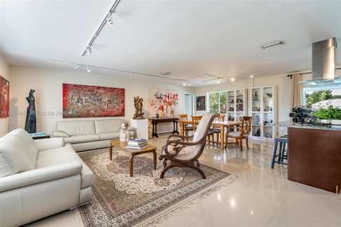 Villa ou maison à vendre à Cutler Bay, Floride: 3 chambres, 161.84 m2 № 2009494 - photo 5