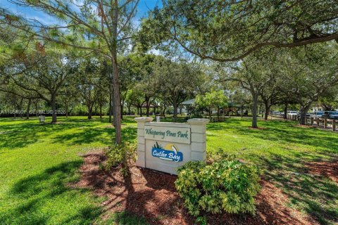 Villa ou maison à vendre à Cutler Bay, Floride: 3 chambres, 161.84 m2 № 2009494 - photo 1