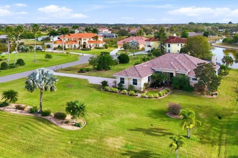 House in Bradenton, Florida 4 bedrooms, 287.44 sq.m. № 2099078 - photo 2