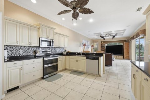House in Bradenton, Florida 4 bedrooms, 287.44 sq.m. № 2099078 - photo 15