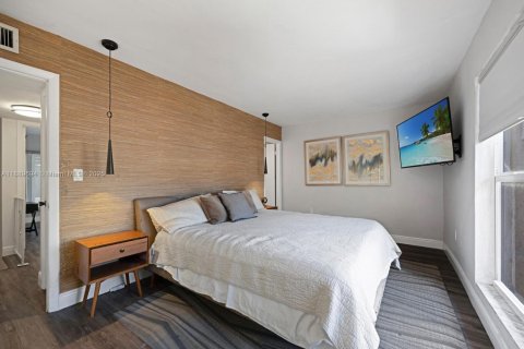 Townhouse in Miami, Florida 2 bedrooms, 111.95 sq.m. № 1953647 - photo 17