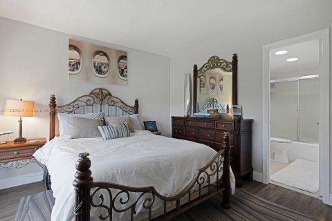 Townhouse in Miami, Florida 2 bedrooms, 111.95 sq.m. № 1953647 - photo 15