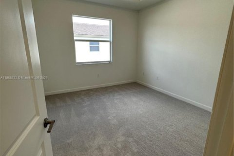 Снять в аренду таунхаус в Майами, Флорида 3 спальни, 160.91м2, № 1927763 - фото 23