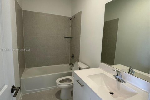 Снять в аренду таунхаус в Майами, Флорида 3 спальни, 160.91м2, № 1927763 - фото 29