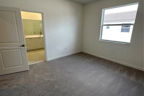 Снять в аренду таунхаус в Майами, Флорида 3 спальни, 160.91м2, № 1927763 - фото 24