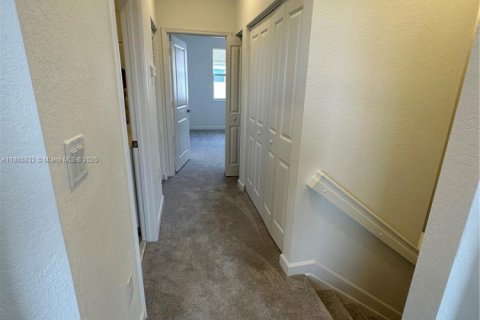 Снять в аренду таунхаус в Майами, Флорида 3 спальни, 160.91м2, № 1927763 - фото 15