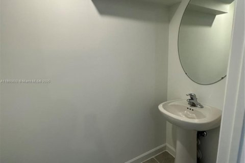 Снять в аренду таунхаус в Майами, Флорида 3 спальни, 160.91м2, № 1927763 - фото 13