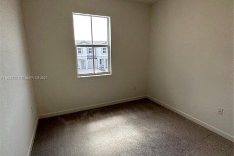 Снять в аренду таунхаус в Майами, Флорида 3 спальни, 160.91м2, № 1927763 - фото 19