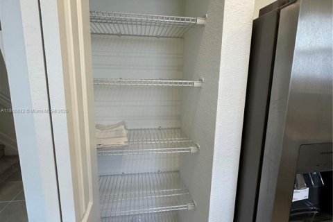 Снять в аренду таунхаус в Майами, Флорида 3 спальни, 160.91м2, № 1927763 - фото 7