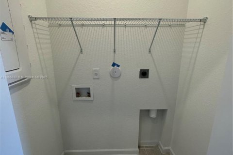 Снять в аренду таунхаус в Майами, Флорида 3 спальни, 160.91м2, № 1927763 - фото 21