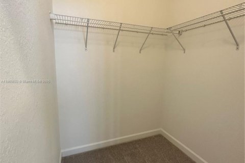 Снять в аренду таунхаус в Майами, Флорида 3 спальни, 160.91м2, № 1927763 - фото 27