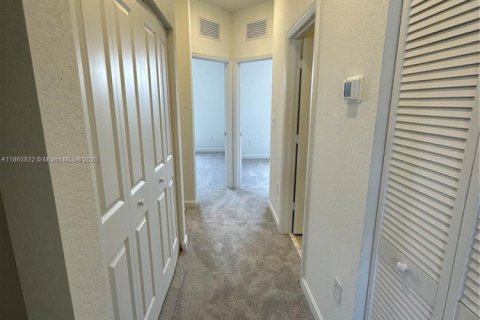 Снять в аренду таунхаус в Майами, Флорида 3 спальни, 160.91м2, № 1927763 - фото 20