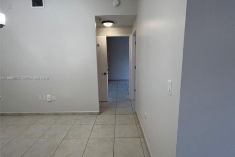 Condo in Doral, Florida, 2 bedrooms № 2081326 - photo 12