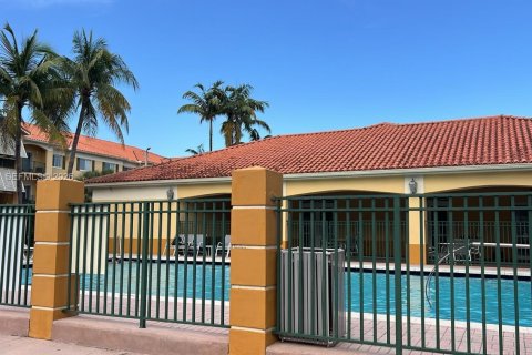 Condo in Doral, Florida, 2 bedrooms № 2081326 - photo 26