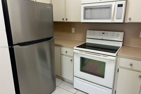 Condo in Doral, Florida, 2 bedrooms № 2081326 - photo 3