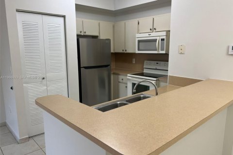 Condo in Doral, Florida, 2 bedrooms № 2081326