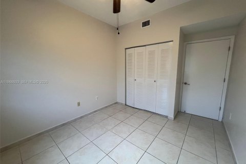 Condo in Doral, Florida, 2 bedrooms № 2081326 - photo 18