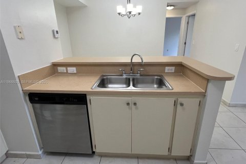Condo in Doral, Florida, 2 bedrooms № 2081326 - photo 5
