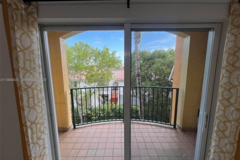 Condo in Doral, Florida, 2 bedrooms № 2081326 - photo 11