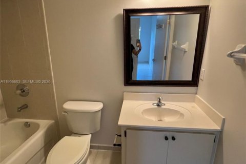 Condo in Doral, Florida, 2 bedrooms № 2081326 - photo 16