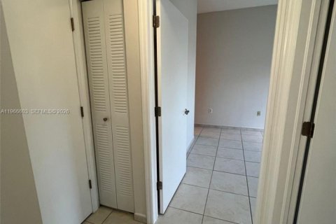 Condo in Doral, Florida, 2 bedrooms № 2081326 - photo 20