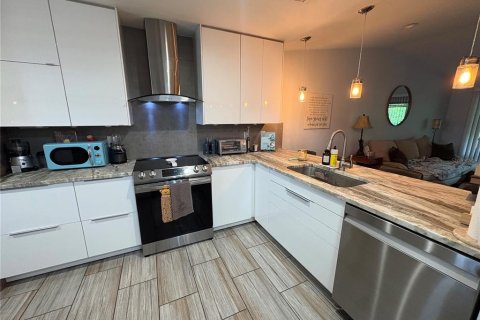 Condominio en venta en Largo, Florida, 2 dormitorios, 86.4 m2 № 2227464 - foto 8