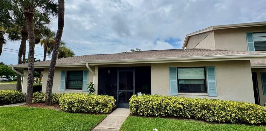 Condominio en Largo, Florida, 2 dormitorios № 2227464