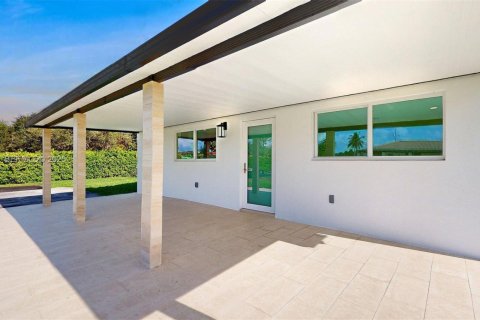 House in Miami, Florida 4 bedrooms, 319.86 sq.m. № 2035753 - photo 27