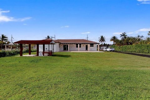 House in Miami, Florida 4 bedrooms, 319.86 sq.m. № 2035753 - photo 30