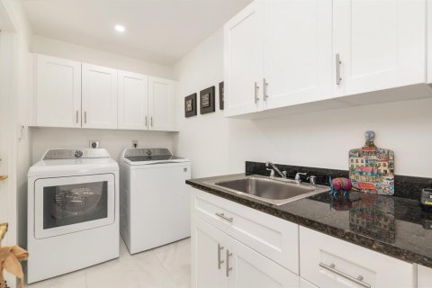 Casa en venta en West Palm Beach, Florida, 3 dormitorios, 245.91 m2 № 2181342 - foto 27