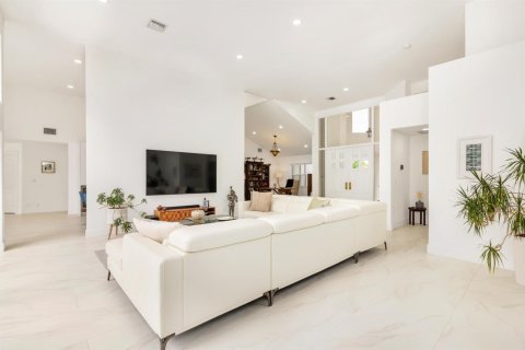 Casa en venta en West Palm Beach, Florida, 3 dormitorios, 245.91 m2 № 2181342 - foto 10