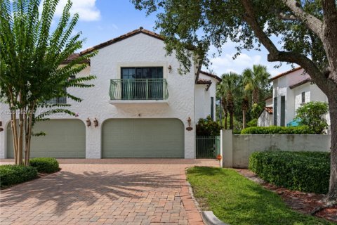 Townhouse in Dania Beach, Florida 3 bedrooms, 246.93 sq.m. № 2270416