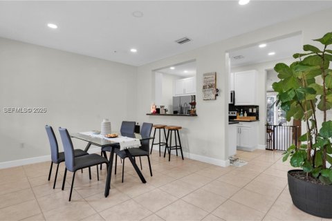 Купить таунхаус в Пемброк-Пайнс, Флорида 2 спальни, 154.4м2, № 2001055 - фото 10