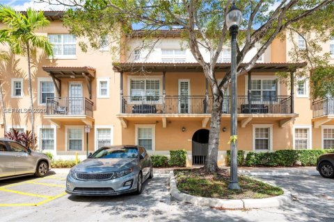 Купить таунхаус в Пемброк-Пайнс, Флорида 2 спальни, 154.4м2, № 2001055 - фото 16