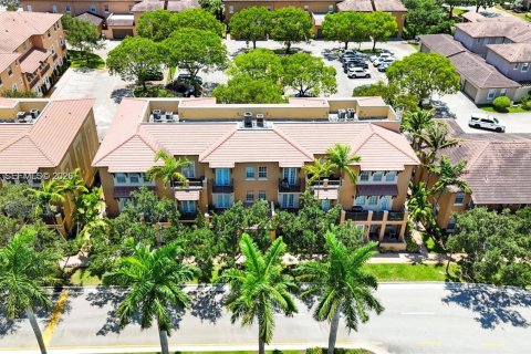 Таунхаус в Пемброк-Пайнс, Флорида 2 спальни, 154.4м2 № 2001055