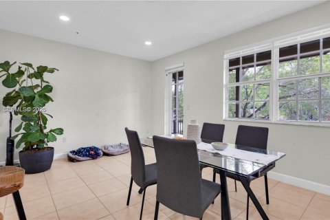 Купить таунхаус в Пемброк-Пайнс, Флорида 2 спальни, 154.4м2, № 2001055 - фото 8