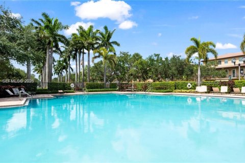 Купить таунхаус в Пемброк-Пайнс, Флорида 2 спальни, 154.4м2, № 2001055 - фото 18