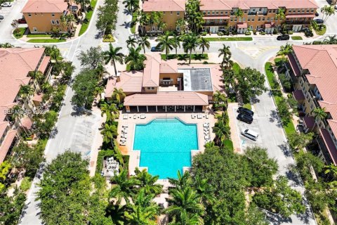 Купить таунхаус в Пемброк-Пайнс, Флорида 2 спальни, 154.4м2, № 2001055 - фото 17