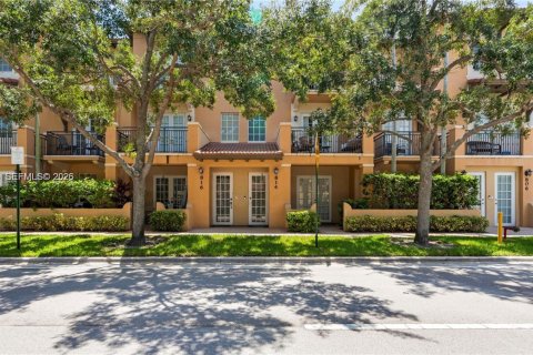 Купить таунхаус в Пемброк-Пайнс, Флорида 2 спальни, 154.4м2, № 2001055 - фото 2