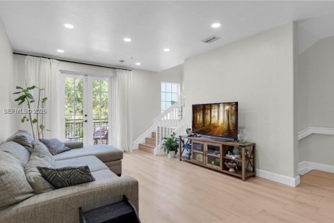 Купить таунхаус в Пемброк-Пайнс, Флорида 2 спальни, 154.4м2, № 2001055 - фото 5