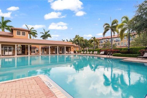 Купить таунхаус в Пемброк-Пайнс, Флорида 2 спальни, 154.4м2, № 2001055 - фото 19