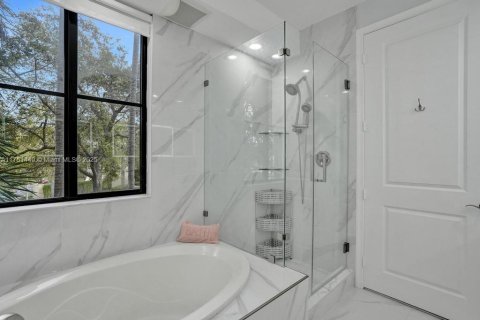 Condo in Sunrise, Florida, 2 bedrooms  № 1860375 - photo 22