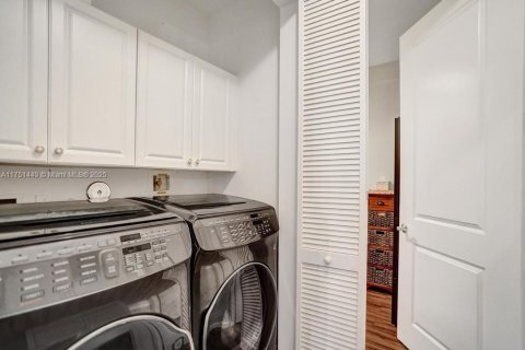 Condo in Sunrise, Florida, 2 bedrooms  № 1860375 - photo 30