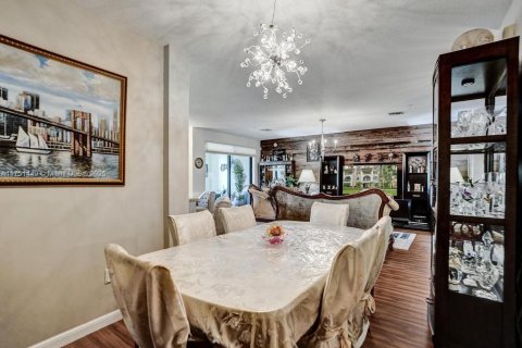 Condo in Sunrise, Florida, 2 bedrooms  № 1860375 - photo 12