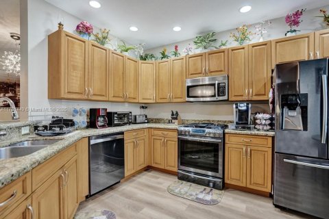 Condo in Sunrise, Florida, 2 bedrooms  № 1860375 - photo 10