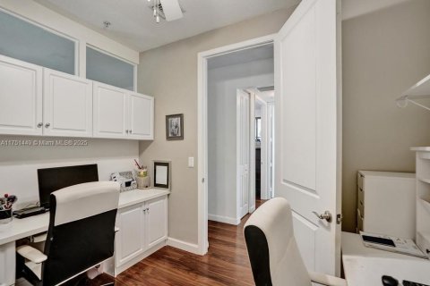 Condo in Sunrise, Florida, 2 bedrooms  № 1860375 - photo 29