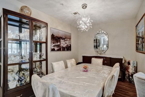 Condo in Sunrise, Florida, 2 bedrooms  № 1860375 - photo 13