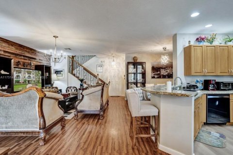 Condo in Sunrise, Florida, 2 bedrooms  № 1860375 - photo 4
