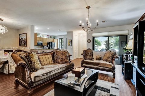 Condo in Sunrise, Florida, 2 bedrooms  № 1860375 - photo 7