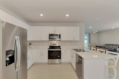 House in Port Charlotte, Florida 2 bedrooms, 138.98 sq.m. № 2347735 - photo 12